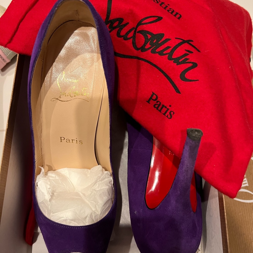 Christian Louboutin Very Prive Peep Toe Heels